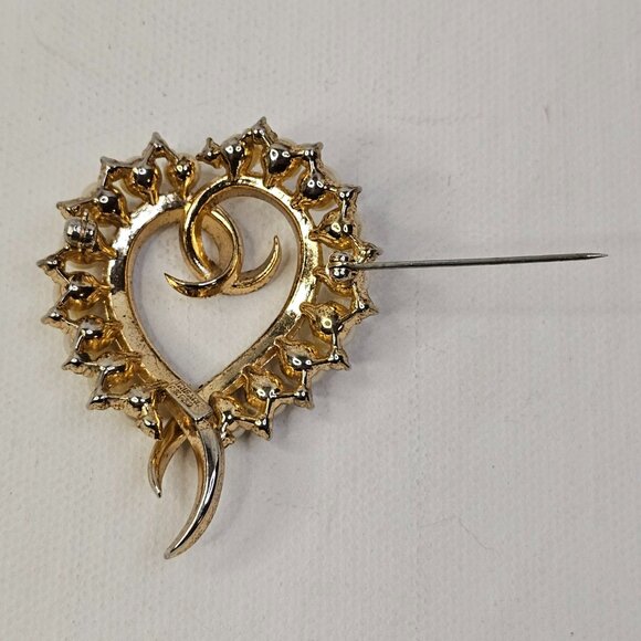 Trifari Gold Tone Heart Shape Brooch Rhinestone Faux Pearl Vintage Pin Marked - Picture 4 of 8